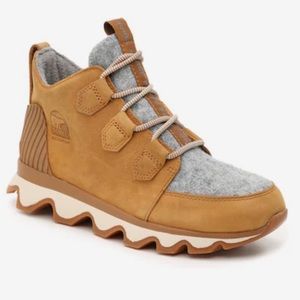 Brand new Sorel Kimetic Caribou snow boots in Camel & Grey